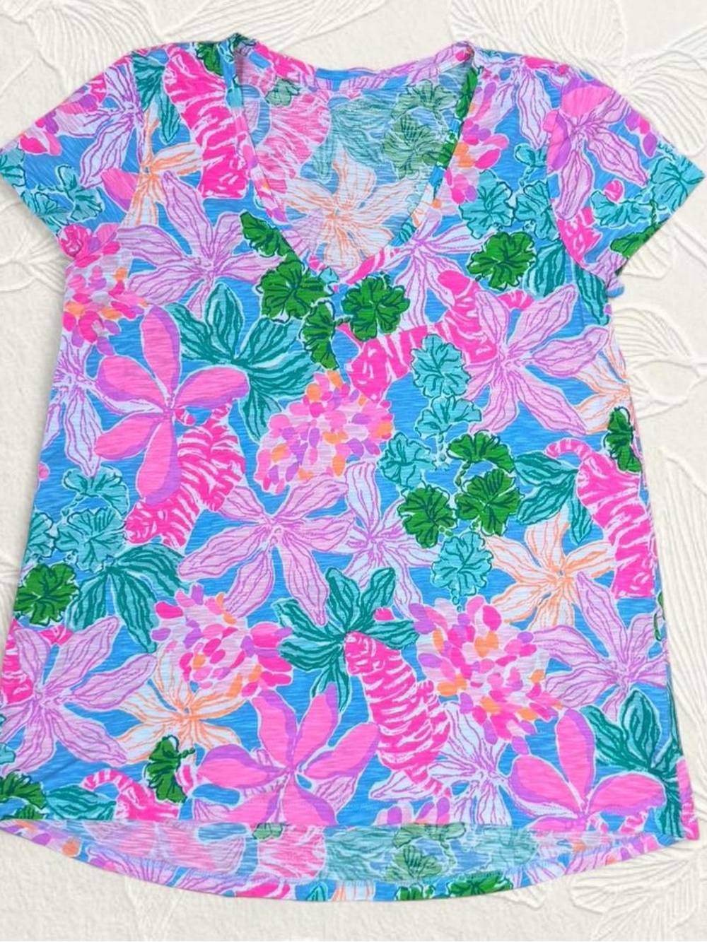 Lilly Pulitzer women’s pink & blue short sleeve V-neck tshirt size S